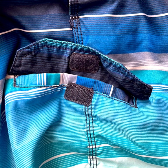 Kanu Surf Boys Bathing Suit - like new - size Large - Picture 4 of 5